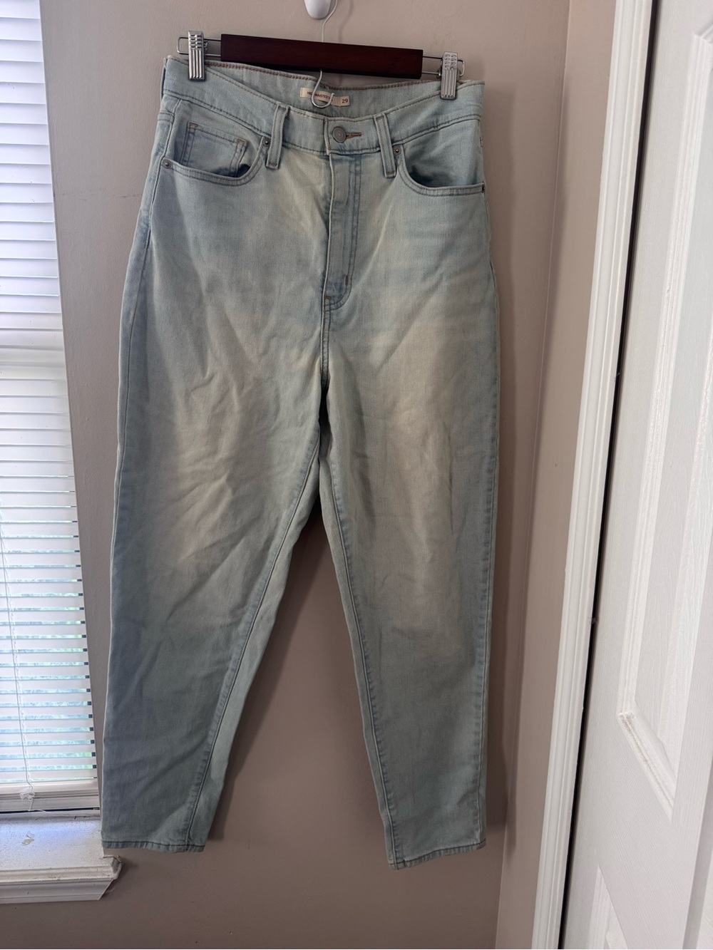 Levi's High Waisted Mom Jeans Light Wash Blue Denim W29 L29